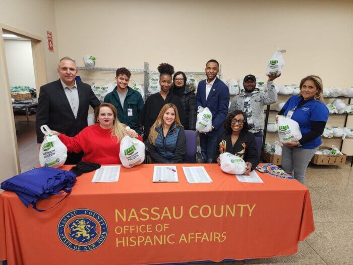 Exitosa distribución de pavos en el condado de Nassau
