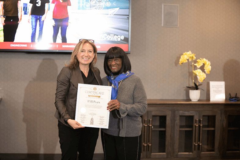 La comunidad festeja los 100 años de la escuela primaria Northern Parkway