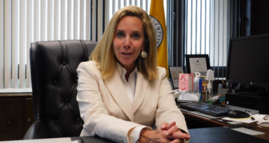 Candidata al Congreso, Laura Gillen, obtiene el respaldo de la ex Ejecutiva Curran