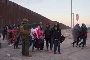 Cientos de líderes y grupos religiosos instan a Biden a proteger el derecho al asilo