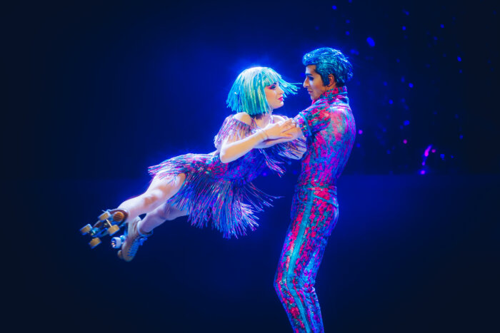 Melania Lester, la talentosa patinadora acrobática, despierta la admiración del público en el Cirque du Soleil
