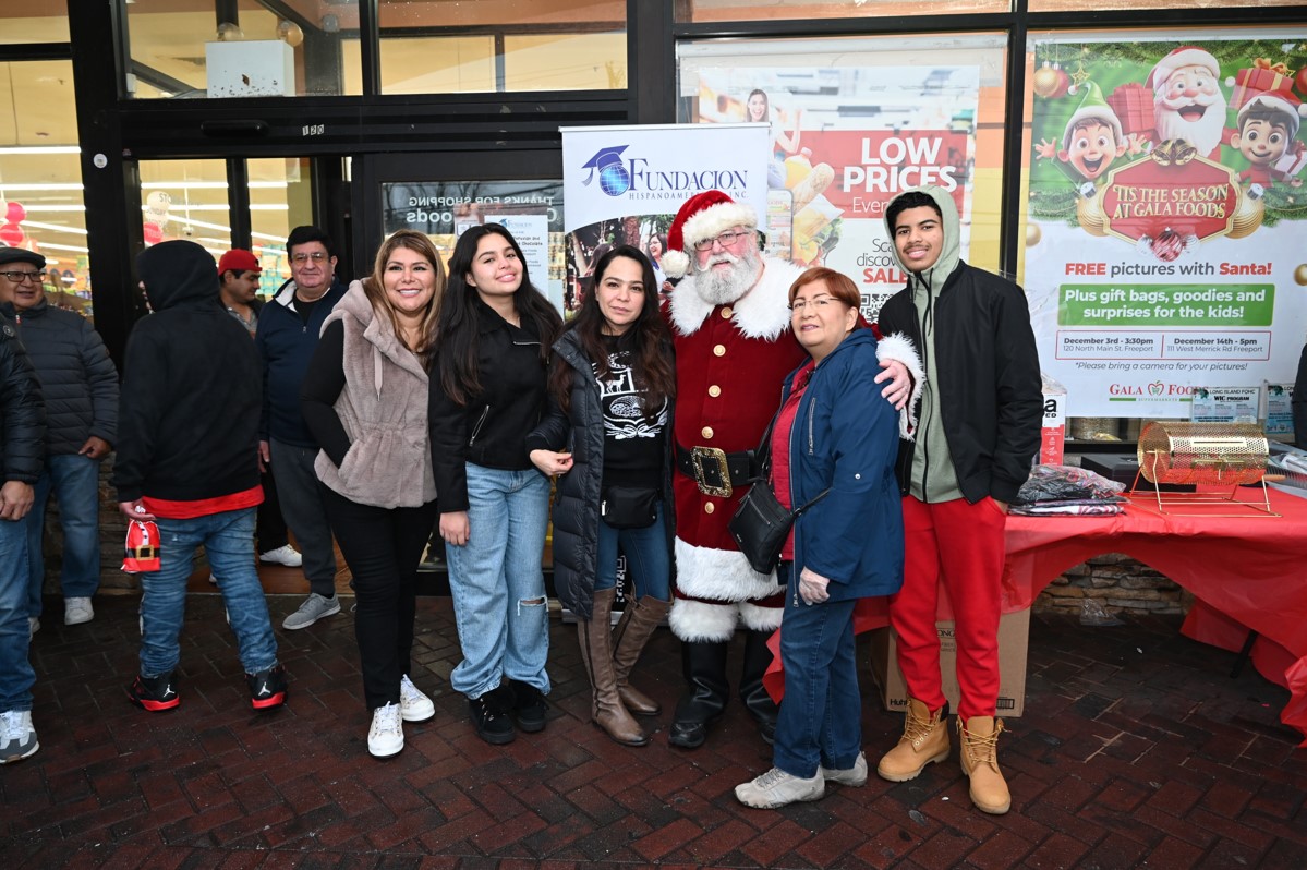 Chocolatada navideña de Fundación Hispanoamericana recauda fondos para becas a estudiantes