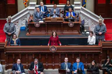 Gobernadora Hochul se centra en el robo a comercios, la salud mental y la vivienda en su discurso Estado del Estado 2024