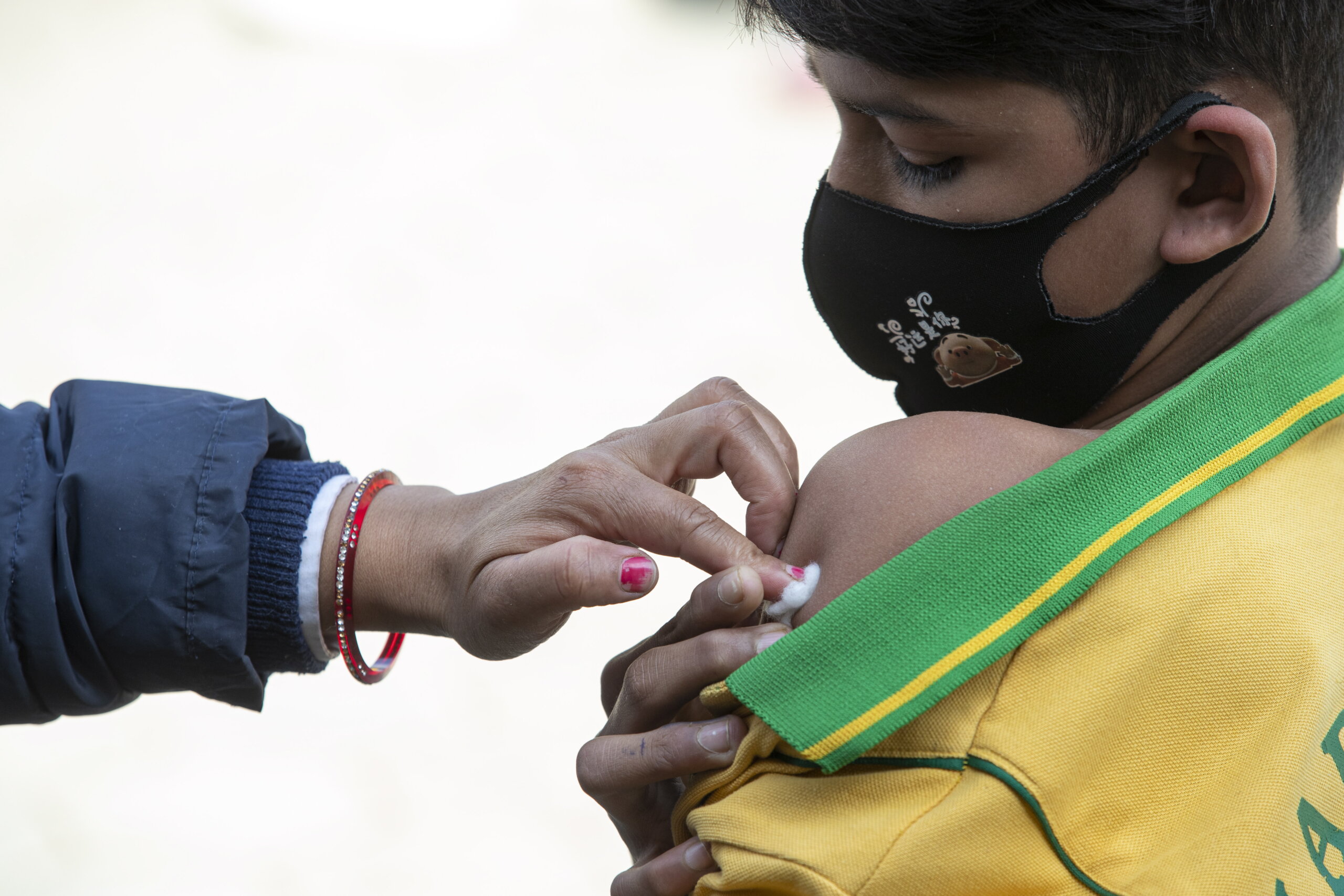 Cómo mantenerse saludable durante la temporada de resfriados, gripe y COVID-19