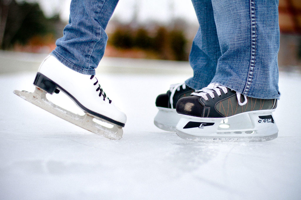 A gozar el invierno patinando sobre hielo