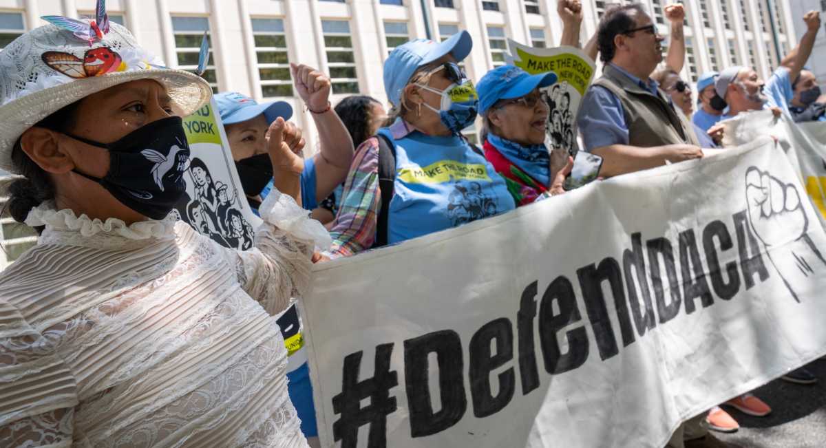 Beneficiarios de DACA contribuyen a financiar el Seguro Social y Medicare, indica informe