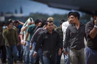 Trump apunta a inmigrantes indocumentados: 'Envenenan la sangre de EEUU'