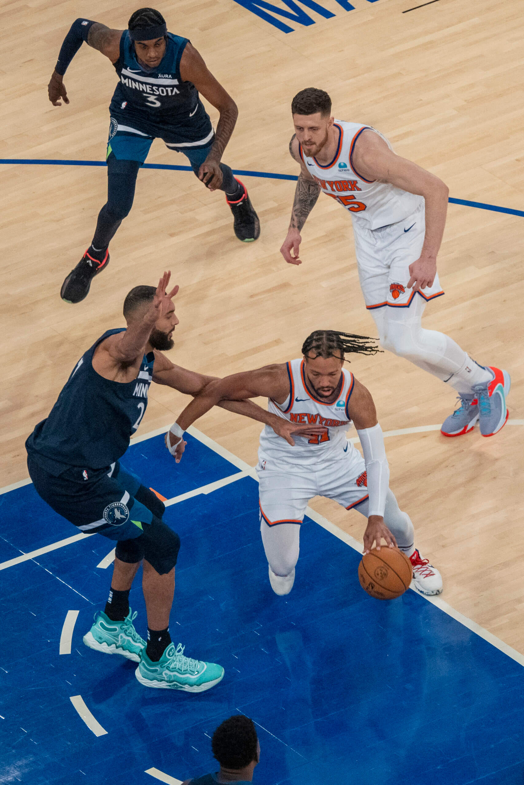 Gran inicio del 2024 ... NY Knicks frenan a Wolves