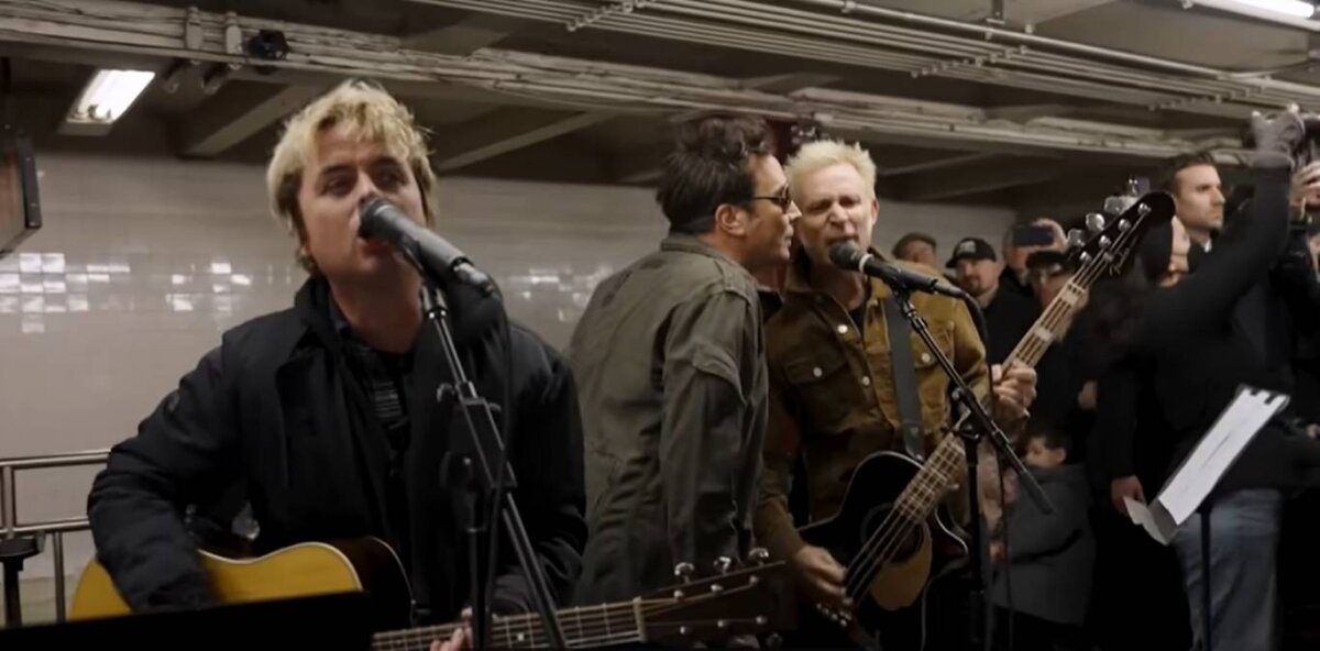 Green Day y Jimmy Fallon sorprenden a los pasajeros en el metro de Nueva York