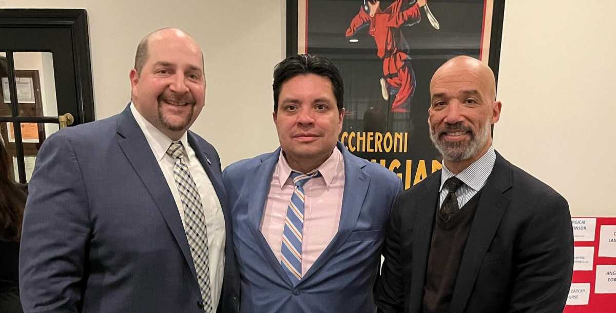 Legisladores Davis y Koslow apoyan la misión médica mundial del Dr. Moreano