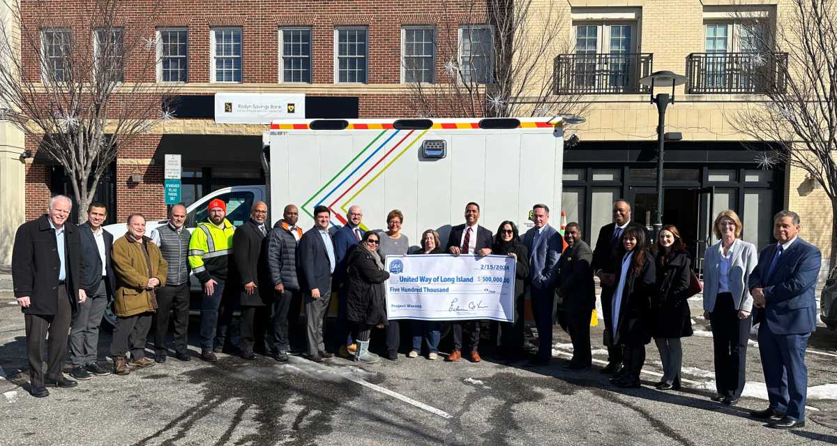 La subvención de $500,000 de National Grid Foundation mantiene seguros y cálidos a los habitantes de Long Island