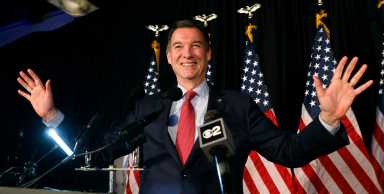 Demócrata Suozzi gana la elección especial en el 3er. Distrito Congresional