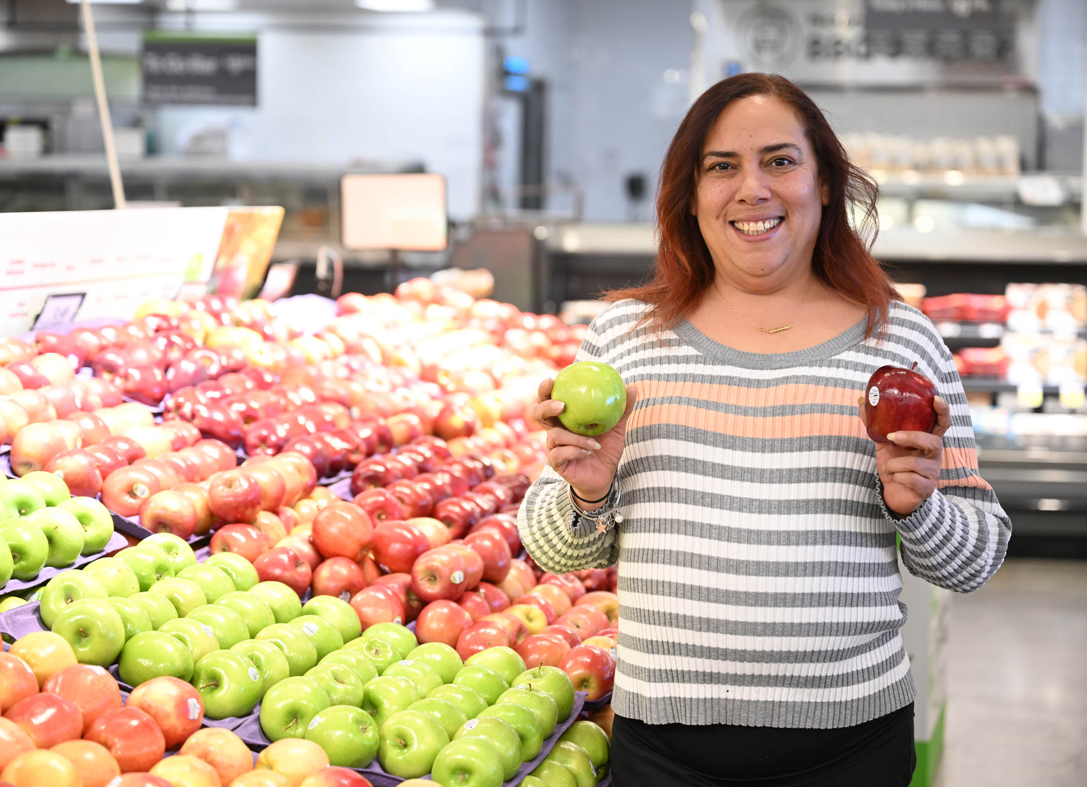 Personas de bajos ingresos y diabéticos reciben vales para comprar frutas y verduras