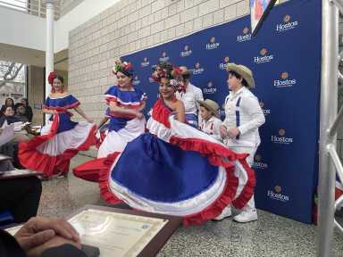 Celebrando el mes de la Herencia Dominicana Hostos Community College representa una luz de cambio en en la comunidad