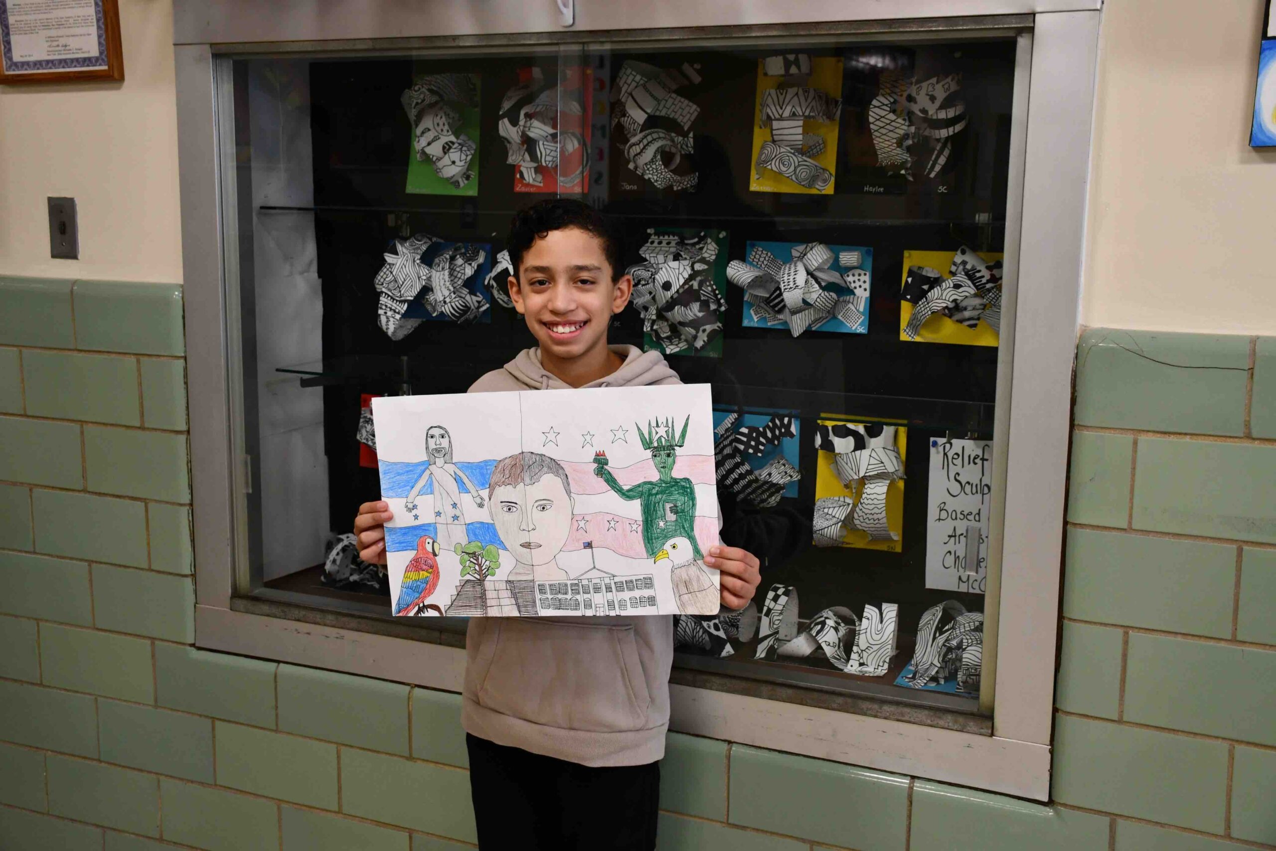 Estudiante hispano del Distrito 30 de Valley Stream gana prestigioso concurso de arte