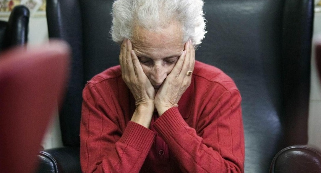 Los cuidadores familiares necesitan ayuda y reclaman al Estado de NY financiar servicios vitales en el hogar