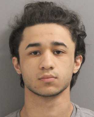 Dos hombres y un adolescente arrestados en Nassau por conducir auto robado