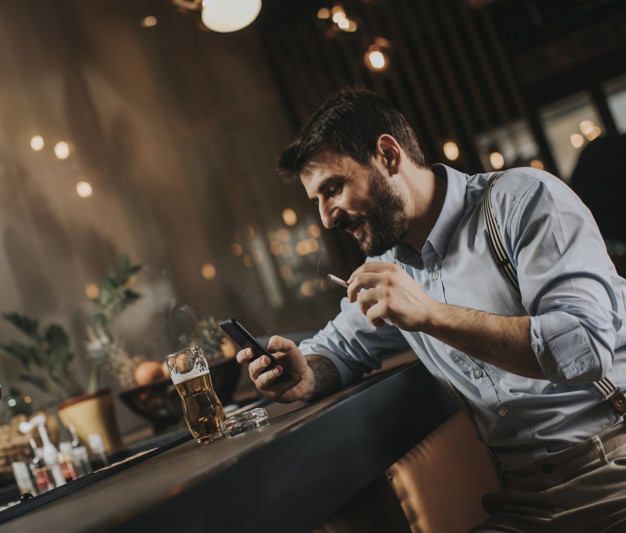 Consejos de exfumadores alientan a las personas a dejar de fumar