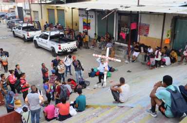 Con un viacrucis representan el sufrimiento de la travesía migratoria