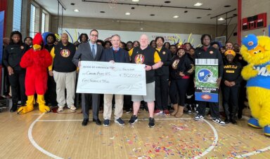 Impulso en el campo de juego y en las finanzas de estudiantes-deportistas del Bronx