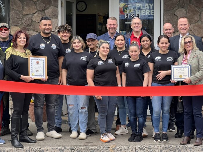 Emprendedores hispanos abren segunda sucursal de Morgan's Delicatessen en Locust Valley