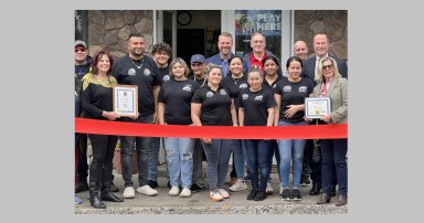 Emprendedores hispanos abren segunda sucursal de Morgan's Delicatessen en Locust Valley