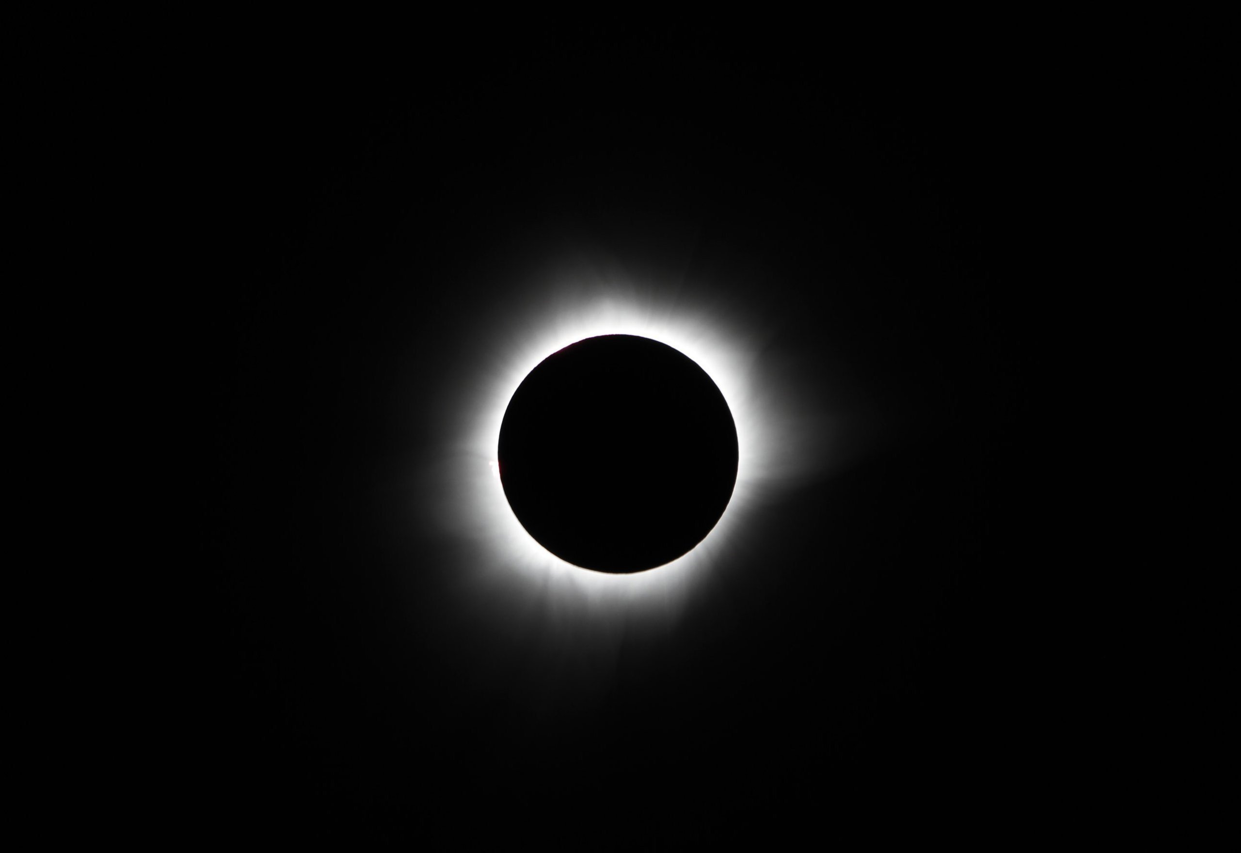 Alerta por la salud ocular tras ver el eclipse solar sin protección