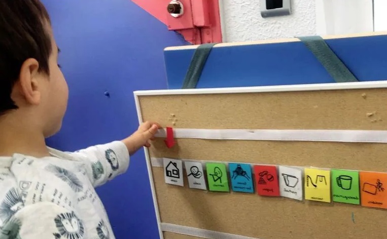 Senadora Martínez introduce legislación para reformar la política estatal de protección infantil