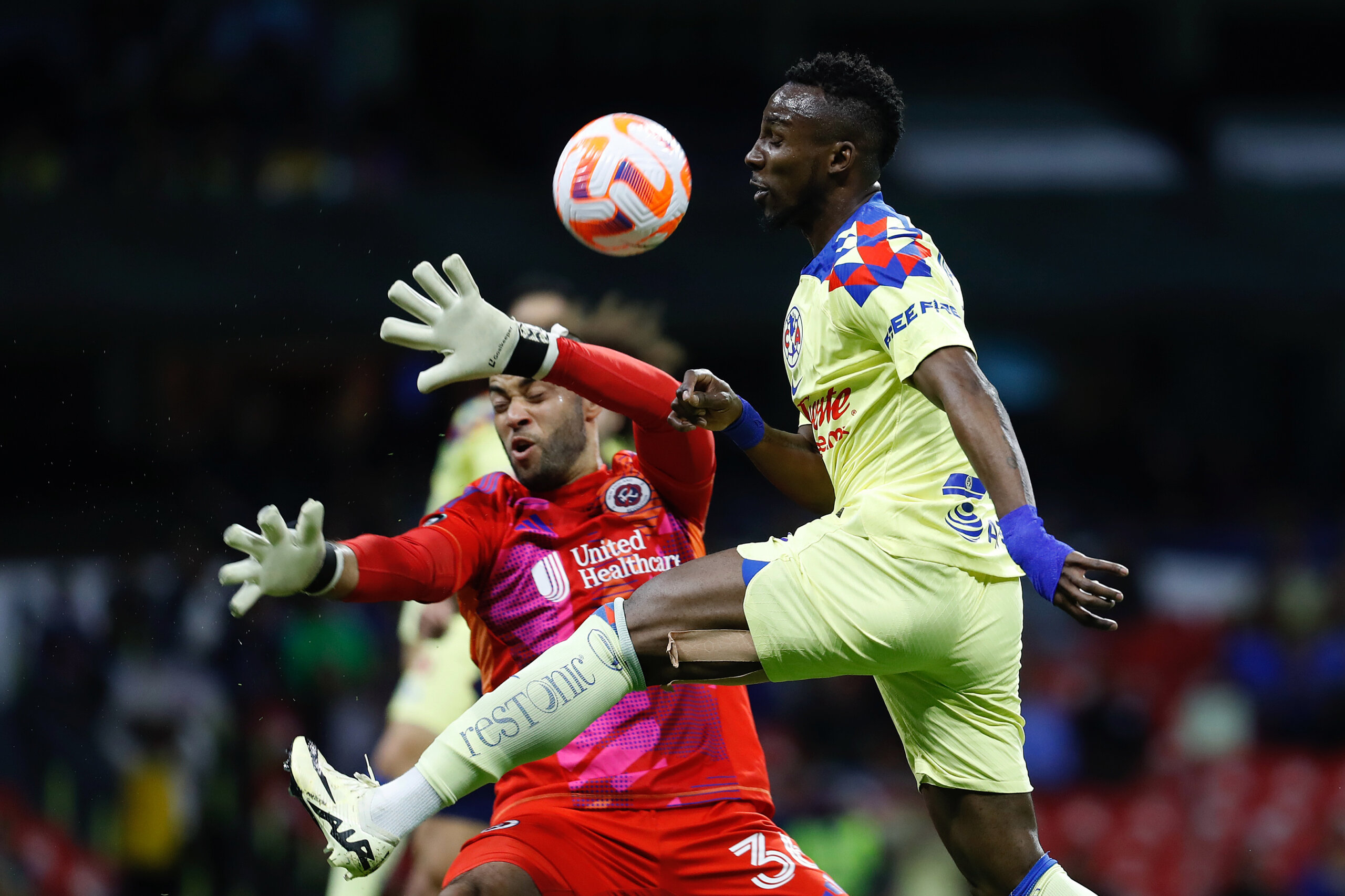 América humilla a New England y pasa fácil a semifinales