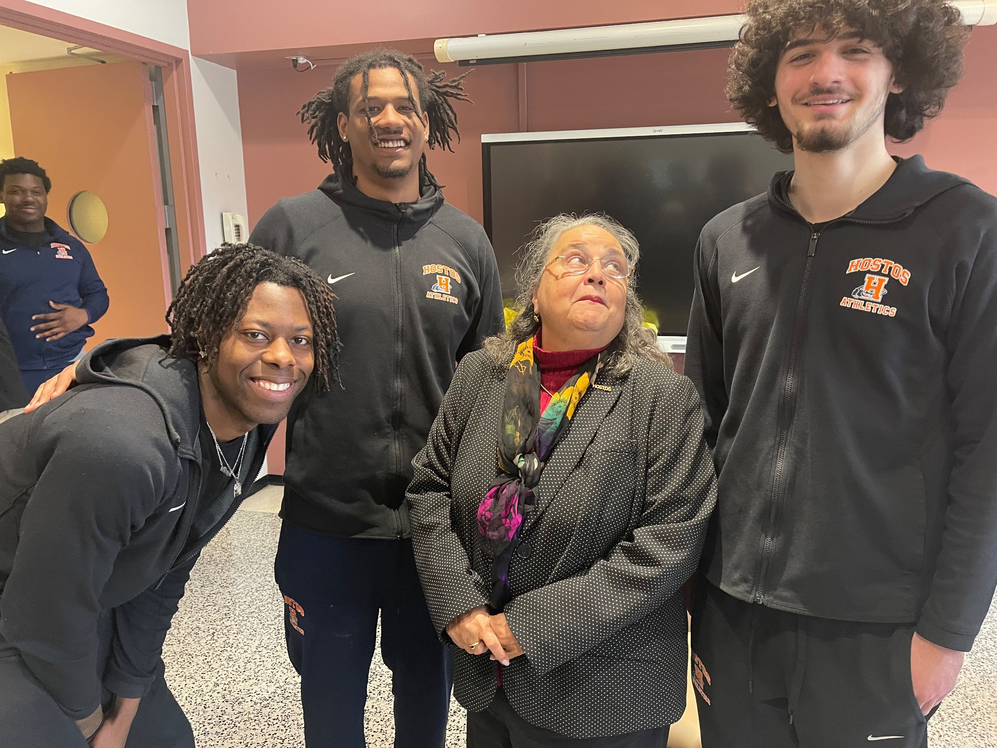 Hostos Community College celebra la gran temporada de sus equipos de baloncesto los 'Caimans'