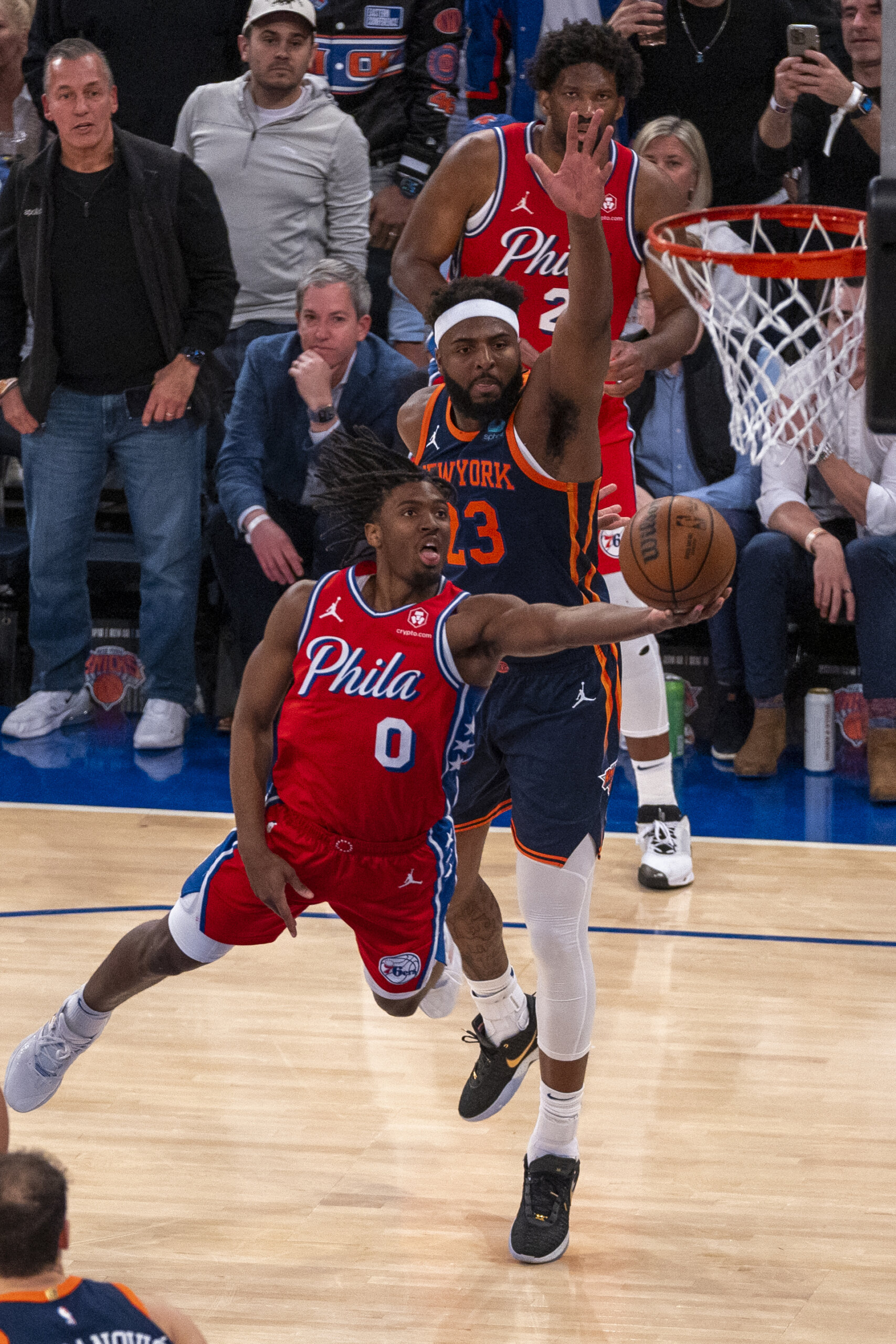 NY Knicks sacan ventaja 2-0 a Sixers en playoffs de NBA