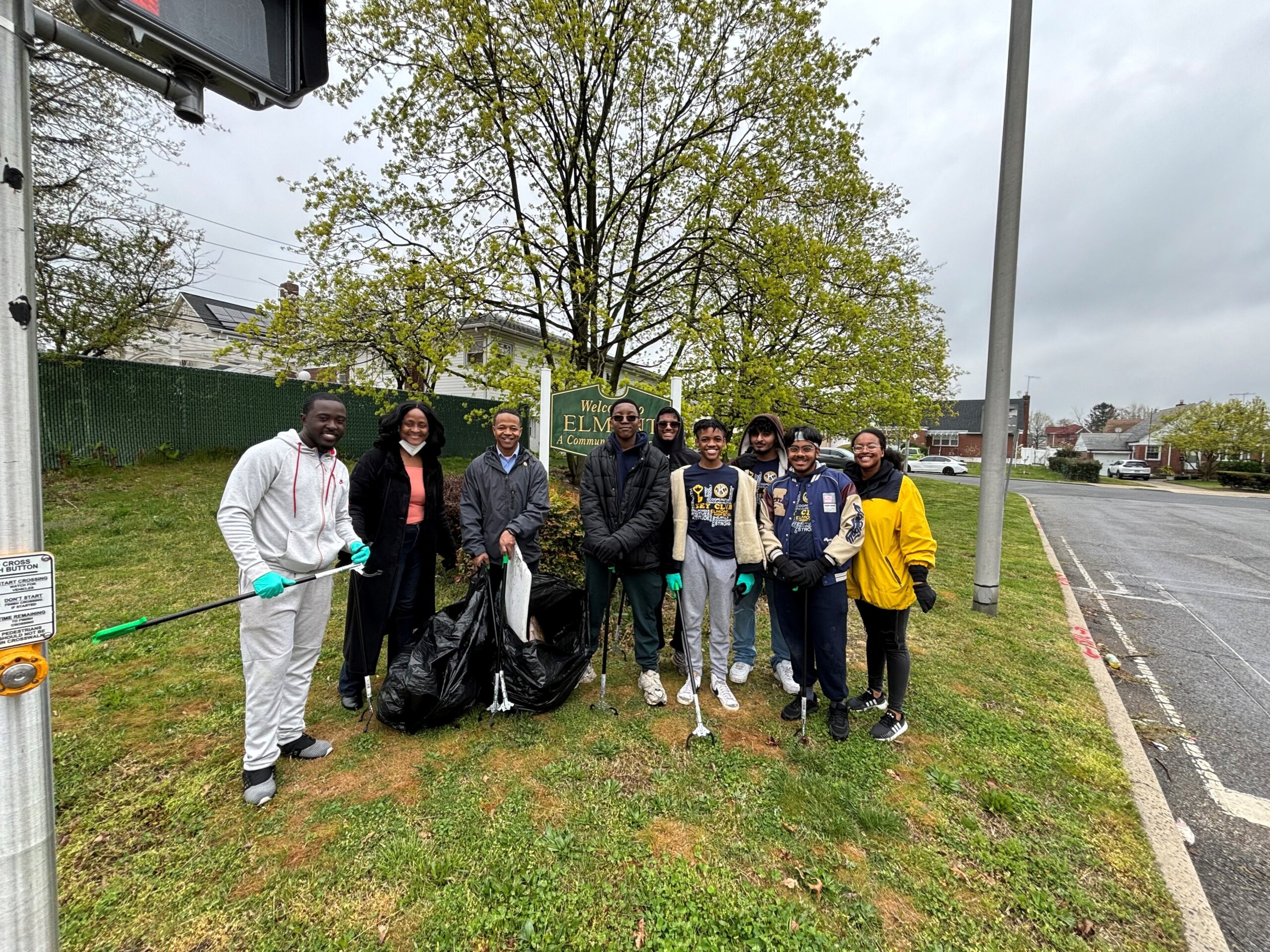 Día de la Tierra: Legislador Solages activa limpieza comunitaria en Elmont