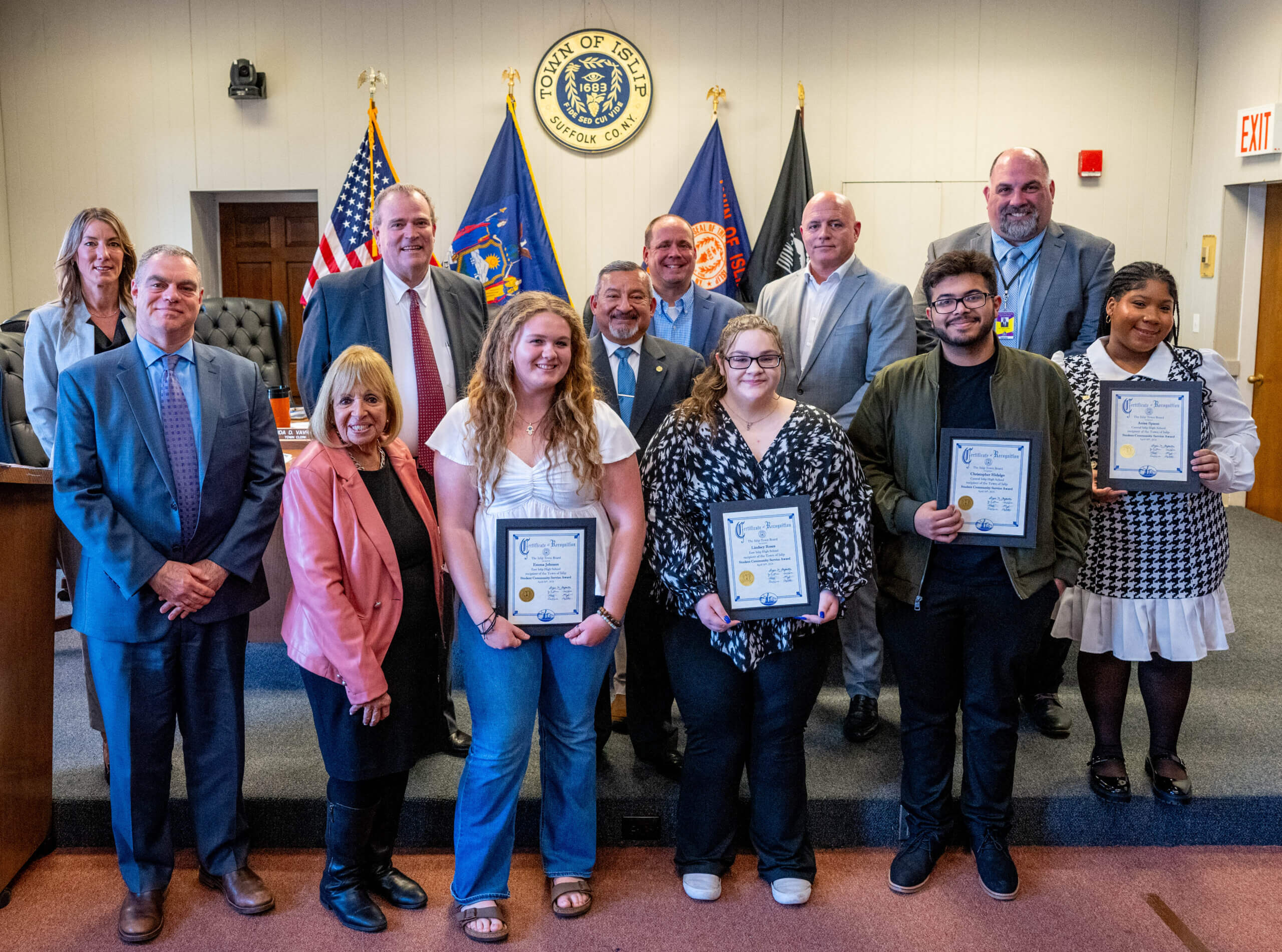 Estudiantes del Town de Islip premiados por su servicio comunitario