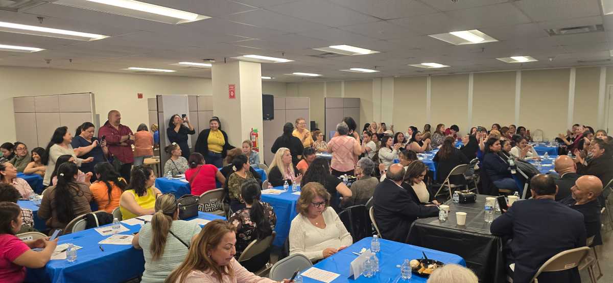 Condado de Nassau honra a las madres con una cena espectacular
