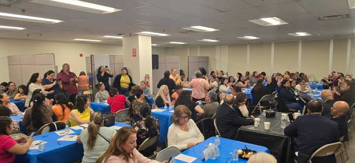 Condado de Nassau honra a las madres con una cena espectacular