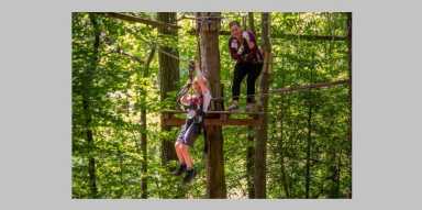 Las mamás escalan gratis para celebrar el 'Día de la Madre' en The Adventure Park