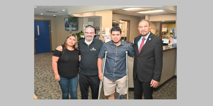Vicepresidente Phil Ramos y NY Rehab Prosthetics cambian la vida a inmigrante que necesita prótesis de pierna