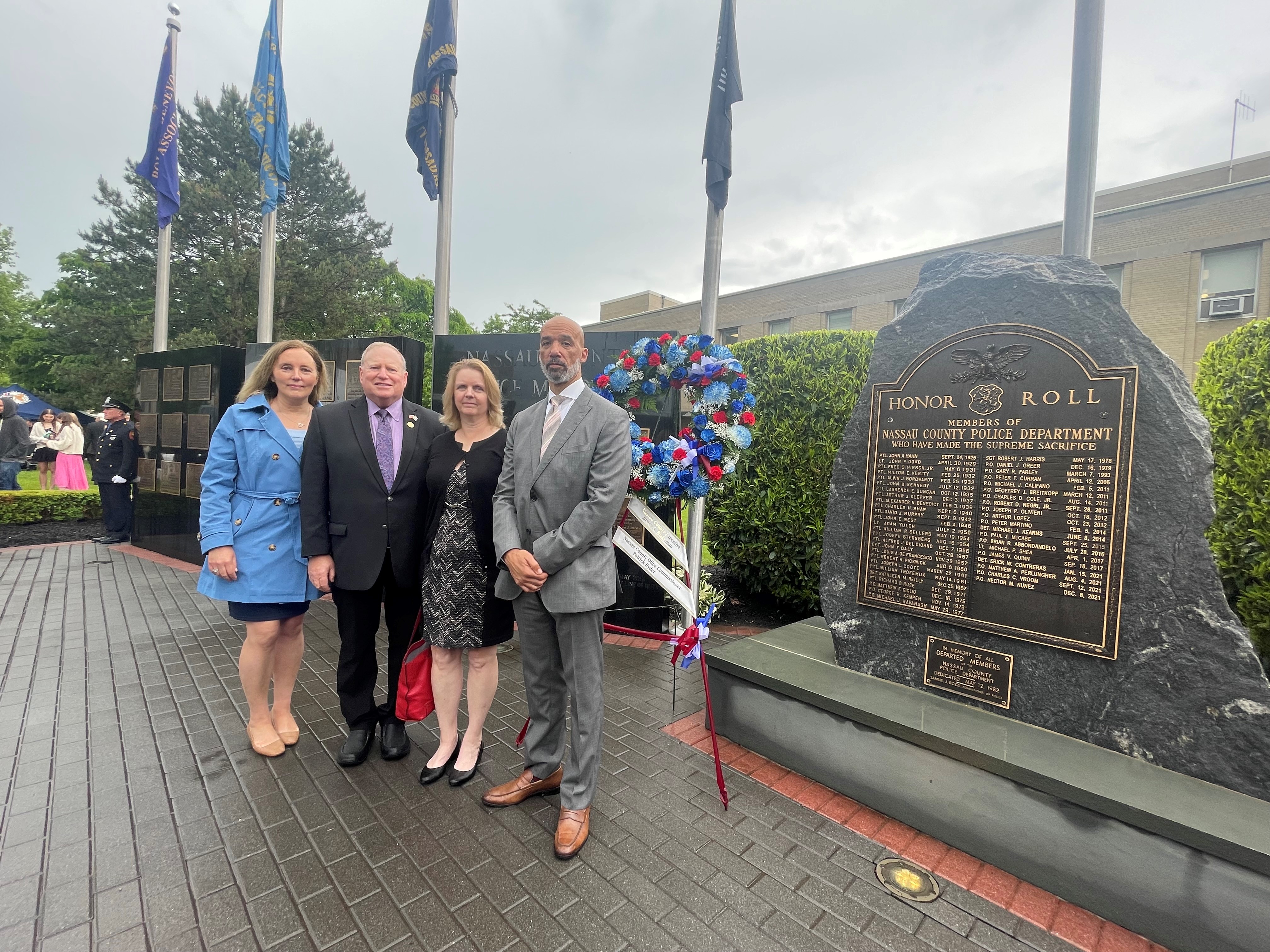 Caucus Minoritario en ceremonia conmemorativa de la policía de Nassau