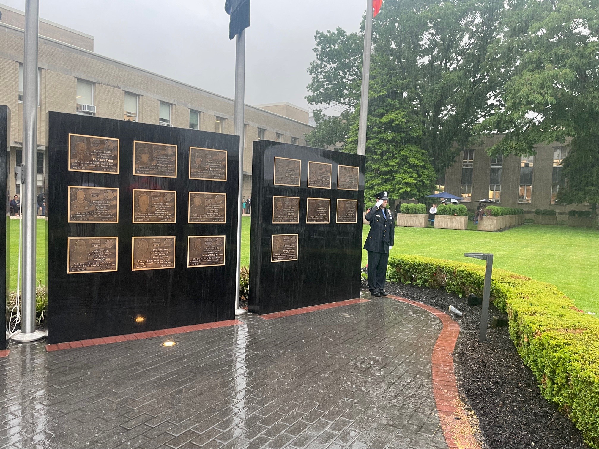 Caucus Minoritario en ceremonia conmemorativa de la policía de Nassau