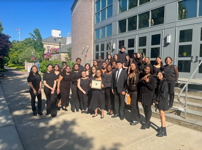Estudiantes de Uniondale brillan en concursos de orquestas y bandas musicales a nivel estatal
