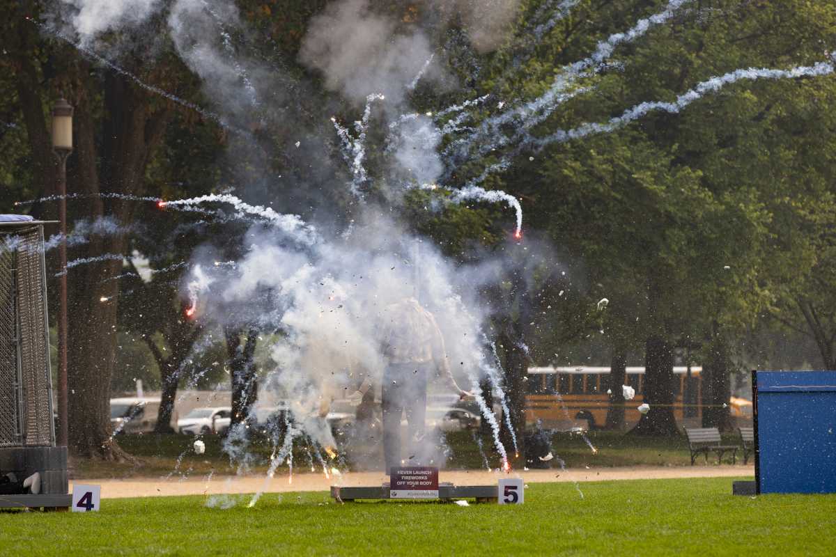 Celebre con precaución el 4 de Julio y evite lesiones por fuegos artificiales
