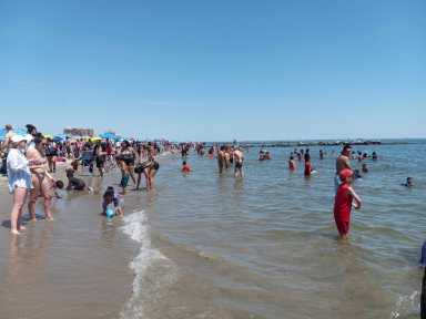 Tips de seguridad para disfrutar en playas y piscinas