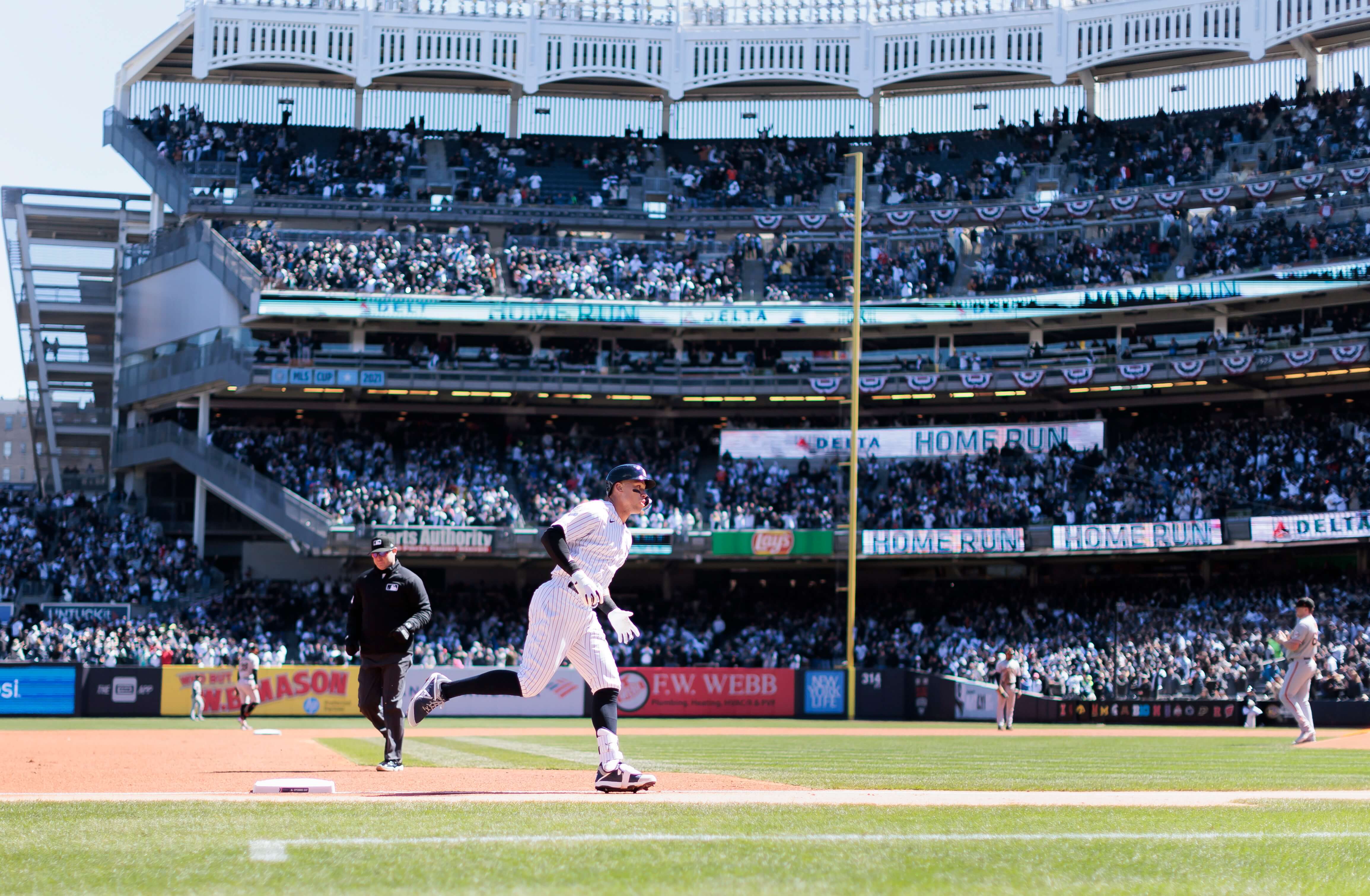 Dominicano Luis Gil, de NY Yankees, nombrado lanzador y novato del mes
