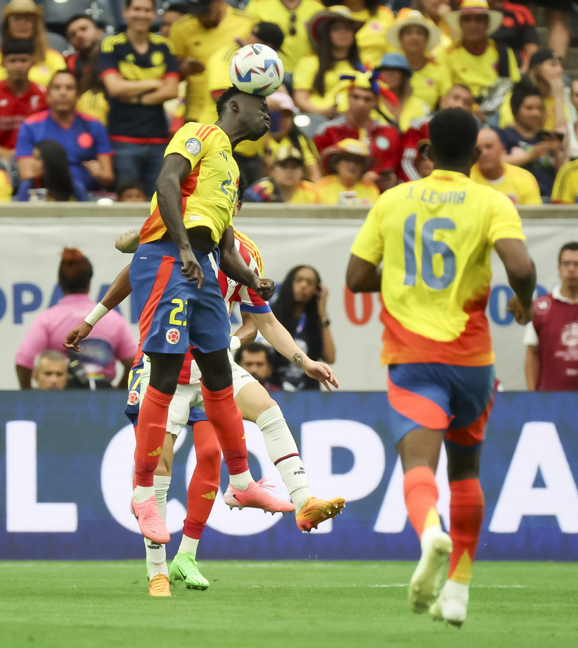 Colombia doblega a Paraguay y lidera grupo D de Copa América
