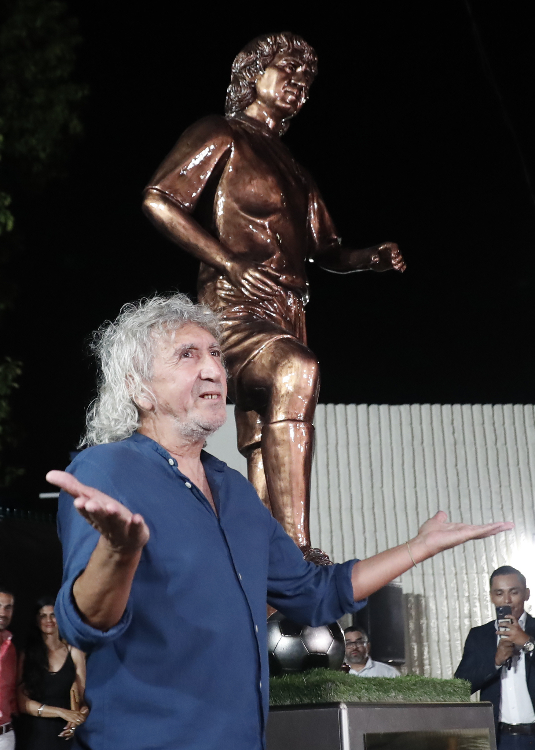 El museo y la estatua de 'El Mágico' González, leyenda salvadoreña