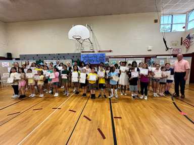 Honran a estudiantes de Maplewood por promover la seguridad en las piscinas