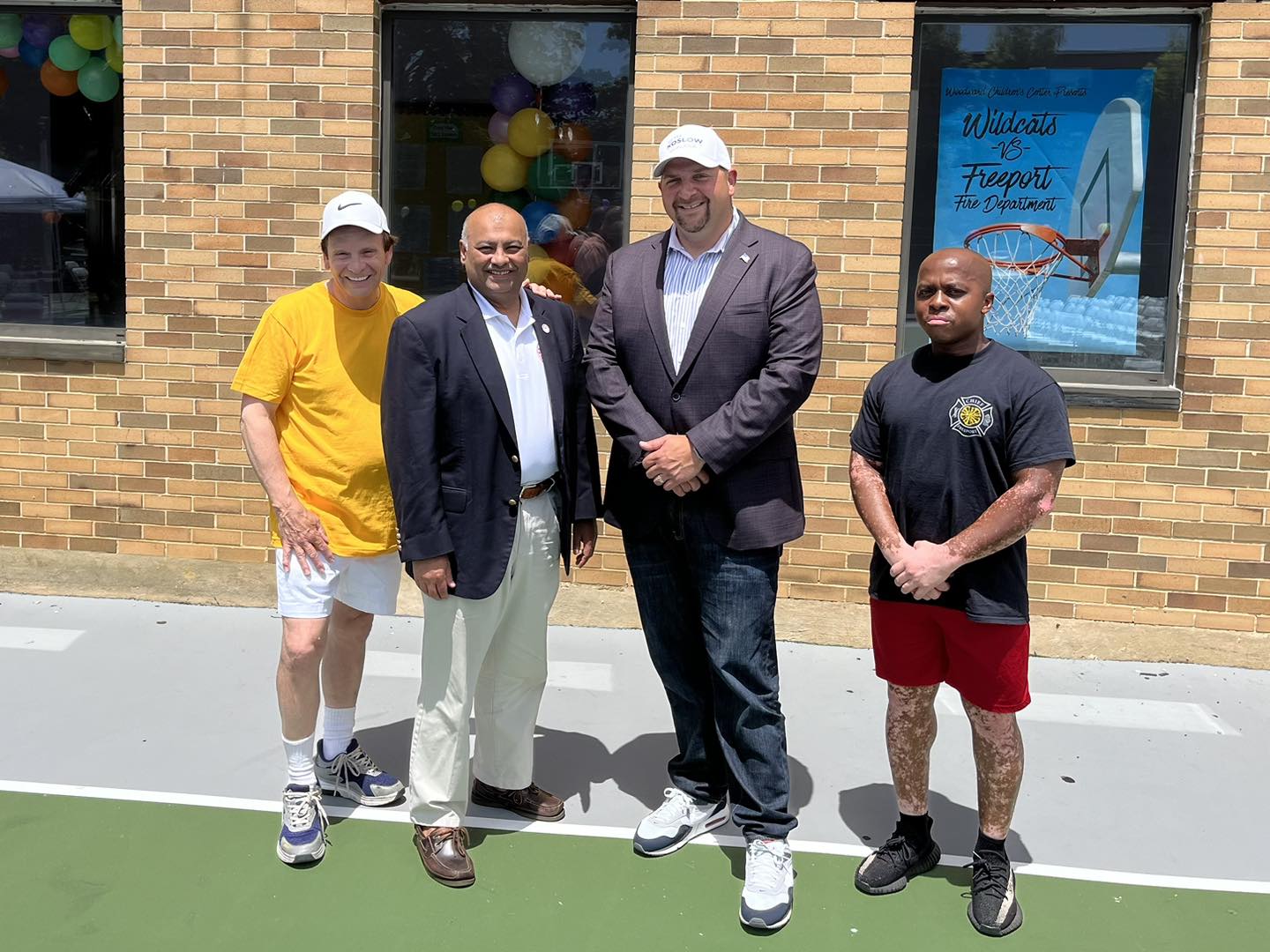 Legislador Koslow apoya partido de baloncesto del Woodward Children’s Center en Freeport