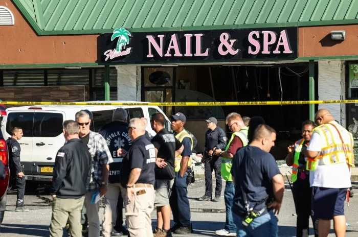 Borracho estrella su camioneta en salón de uñas y mata a 4 personas en Suffolk