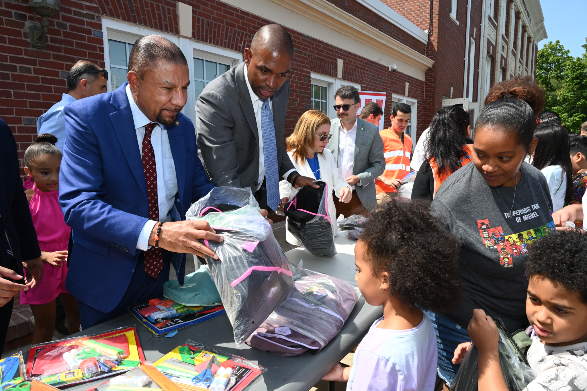 Vicepresidente Phil Ramos anuncia inversión de $347,500 en la Asociación de Maestros Latinos de Long Island