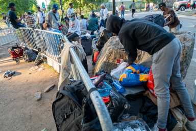 La crisis migratoria en NY deriva en campamentos y mayor escrutinio policial